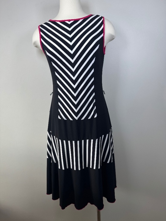 Joseph Ribkoff Dresses & Skirts - Joseph Ribkoff Black & White Chevron Midi Dress with Pink Trim